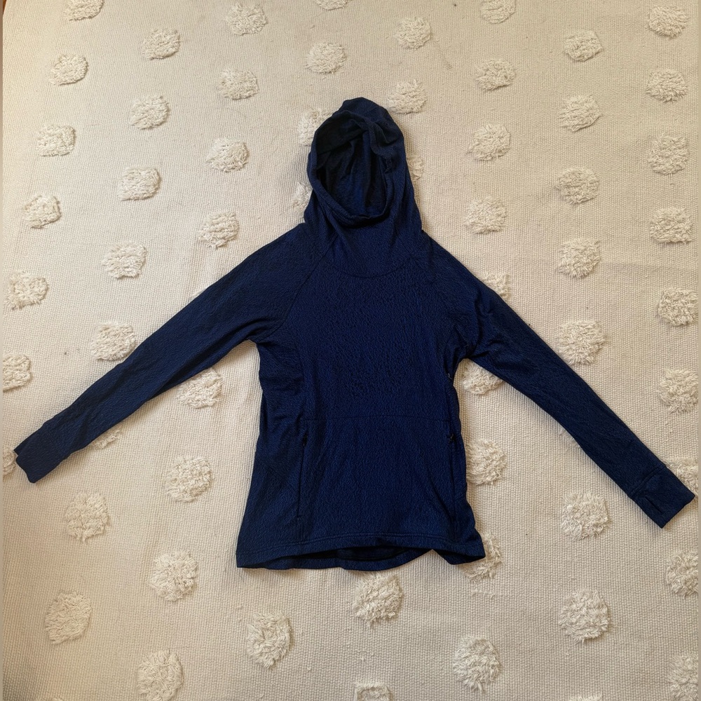 Lululemon Blue Hooded Long Sleeve Top with pockets